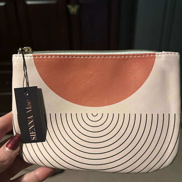 NWT - Cosmetic/Accessory Pouch - Picture 1 of 3